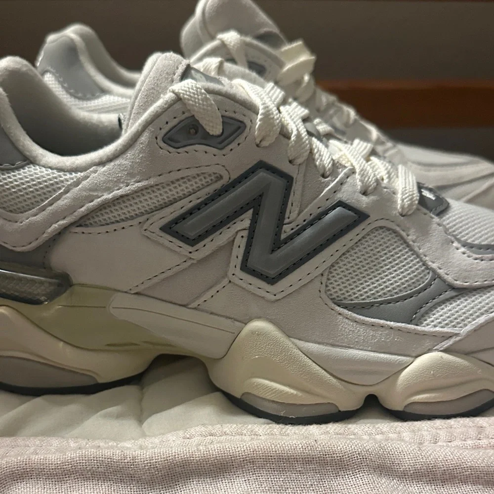 New Balance Women's Cream and Gray Sneakers 9060 Sea Salt U9060ECA - Picture 5 of 5